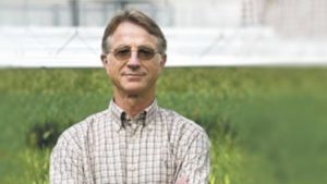 Leo Roozen Takes Home Paul Ecke, Jr. Award At SAF Convention