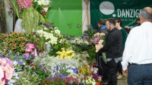 Danziger Holds Premier Design Event for Cut Flower Favorite